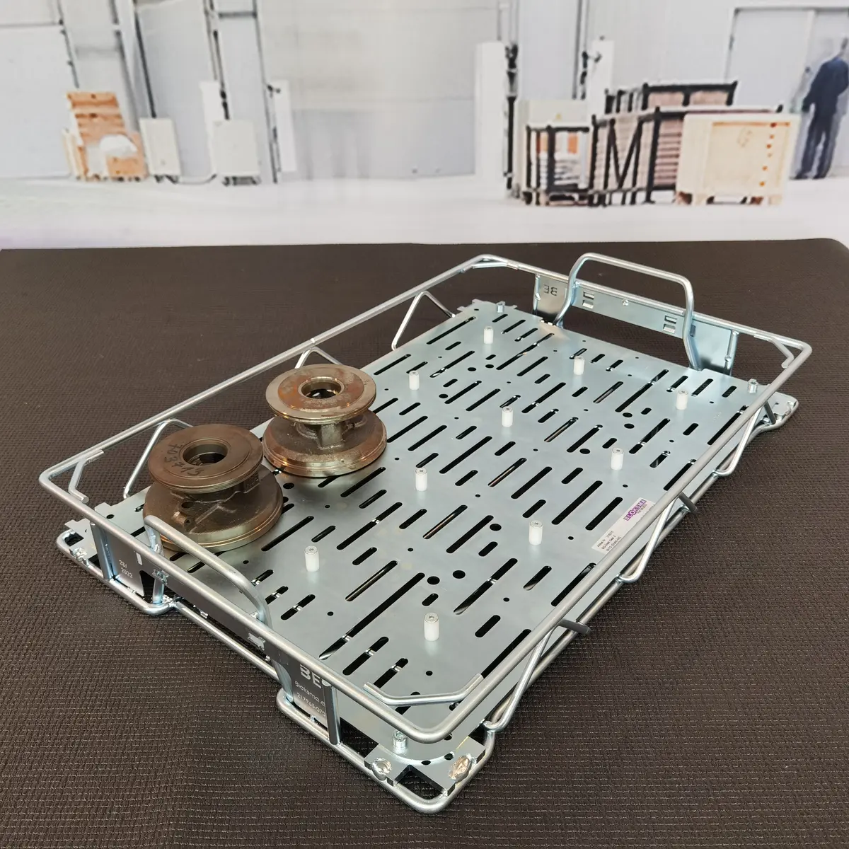 Panier de manutention pour le transport de petites pièces industrielles